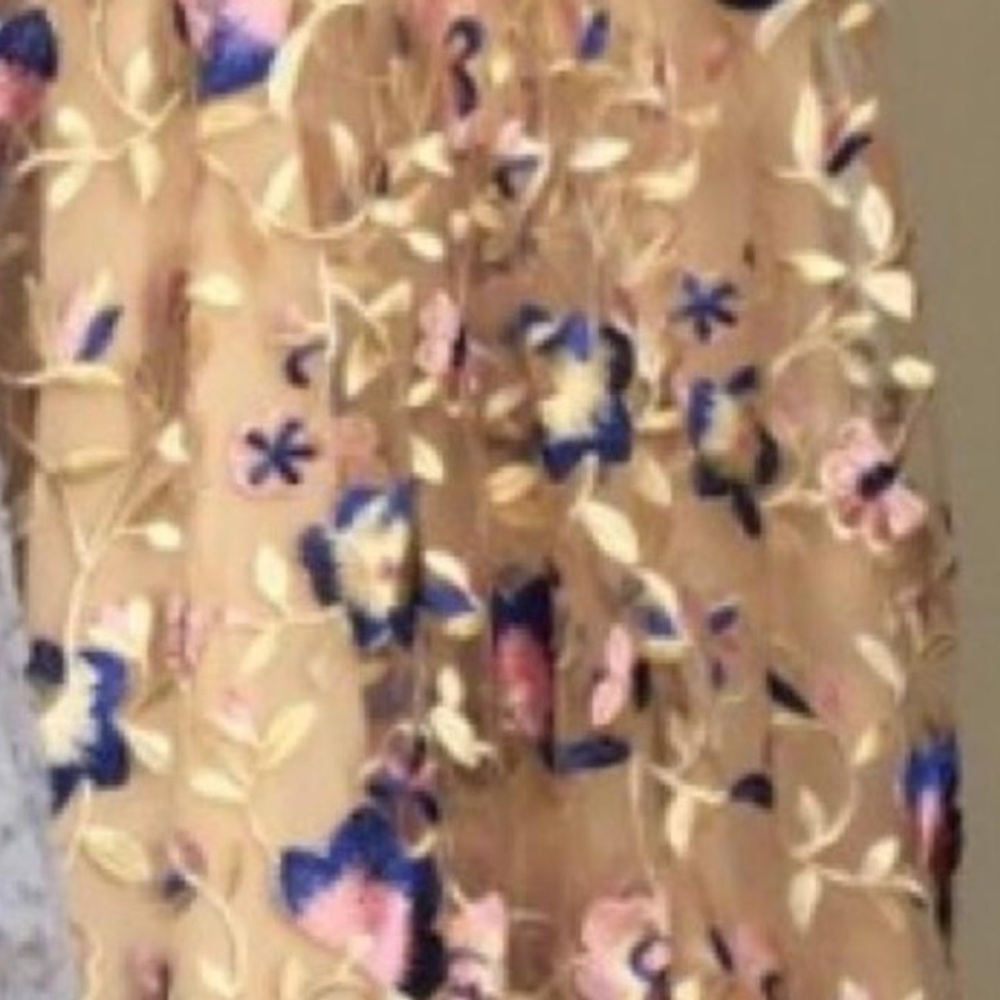 Gown - Picture 6 of 6